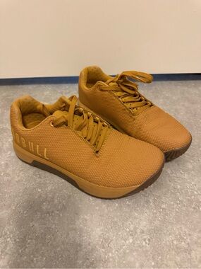 NOBULL Gold Yellow Outwork Edge CrossFit Athletic Trainers W8.5 M7